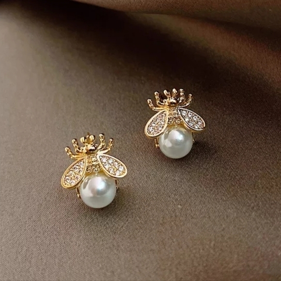 Bee Pearl Sterling Silver Stud Earrings - Picture 2 of 4